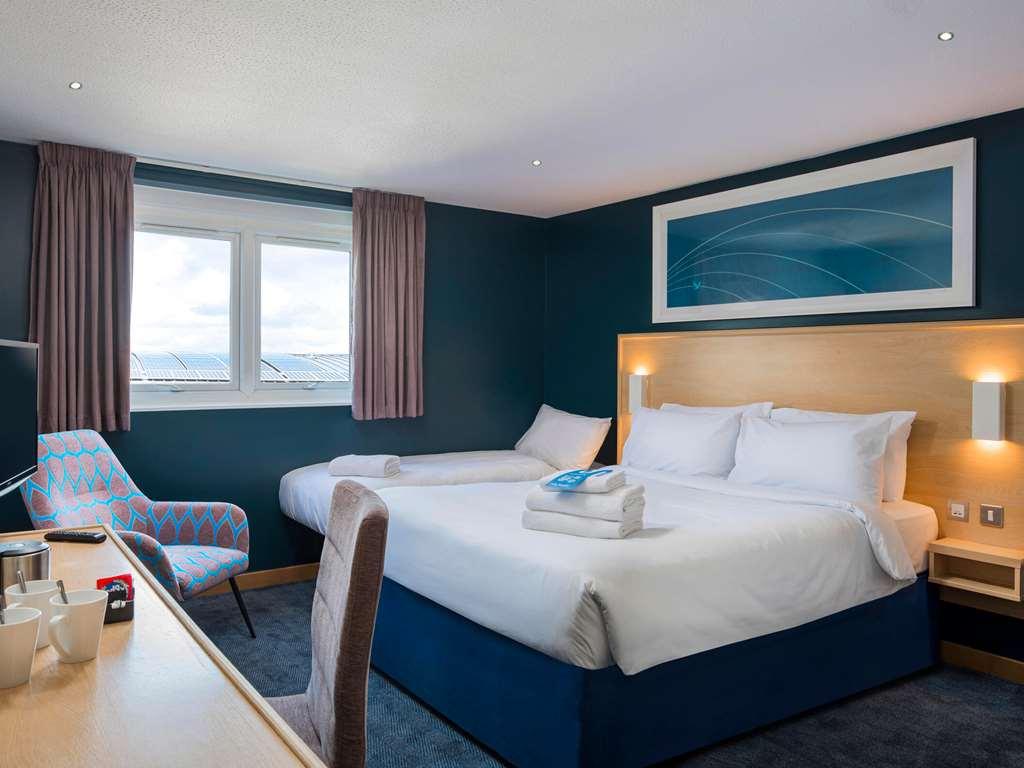 Travelodge Cheltenham Rum bild