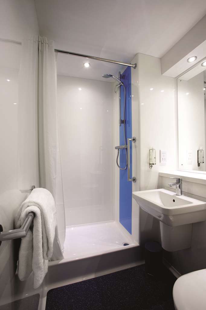 Travelodge Cheltenham Rum bild