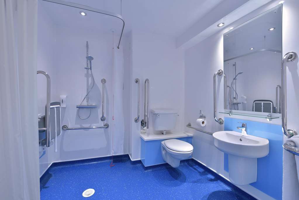 Travelodge Cheltenham Rum bild