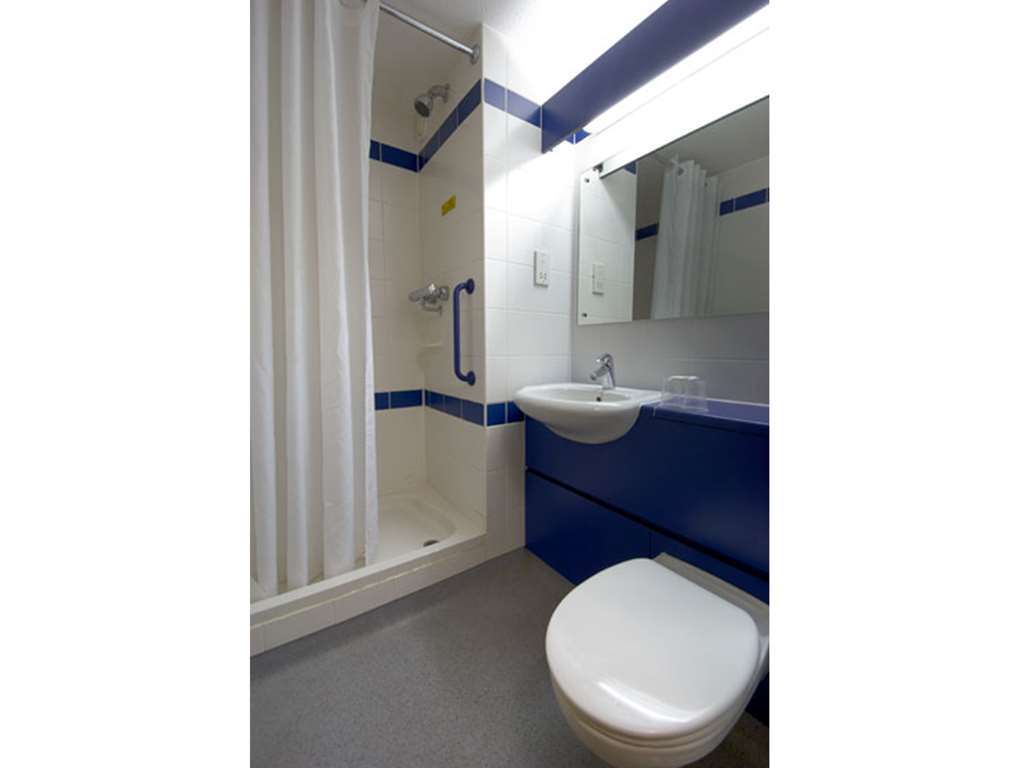 Travelodge Cheltenham Rum bild